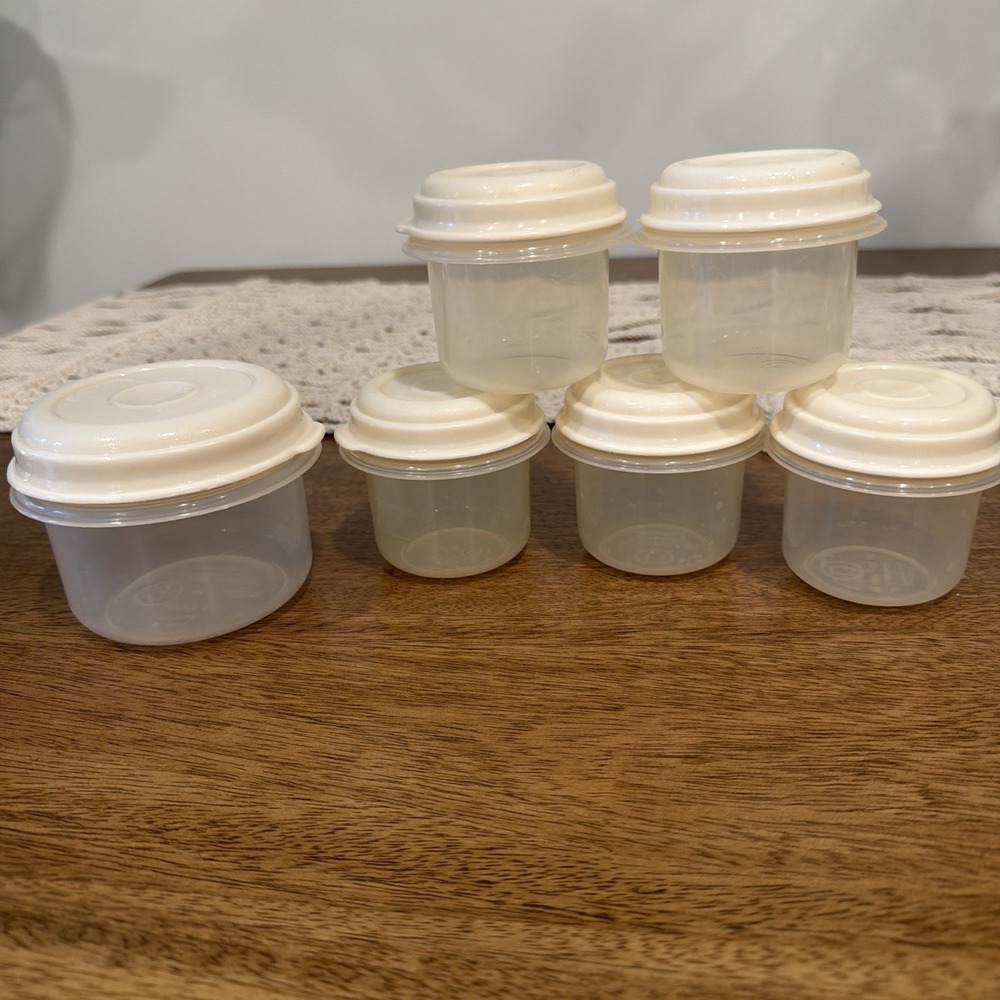 Vintage Rubbermaid Servin Saver Containers (1) 1 Cup #6 & (5) 1/2 Cup #0 Almond